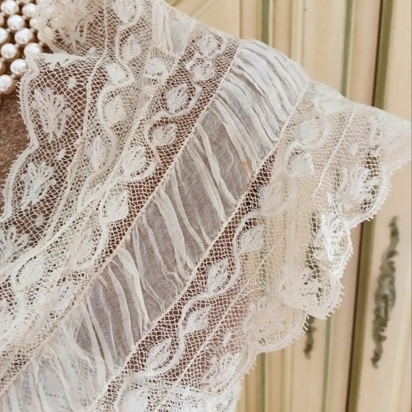 ANTIQUE TROUSSEAU BRIDAL LACE FICHU IN MINT CONDITION! - Picture 10 of 12